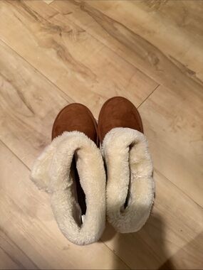 Old Navy Chestnut Brown Faux-Shearling Winter Boots